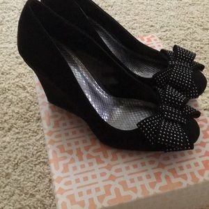 Gianni Bini black suede wedge shoes with bow.